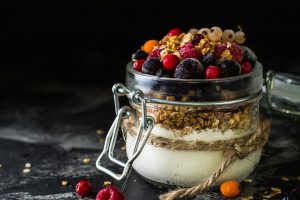 Slank en fit met Katrien uw-voedings -en gezondheidscoach Katrien Steenwege-fruityoghurt